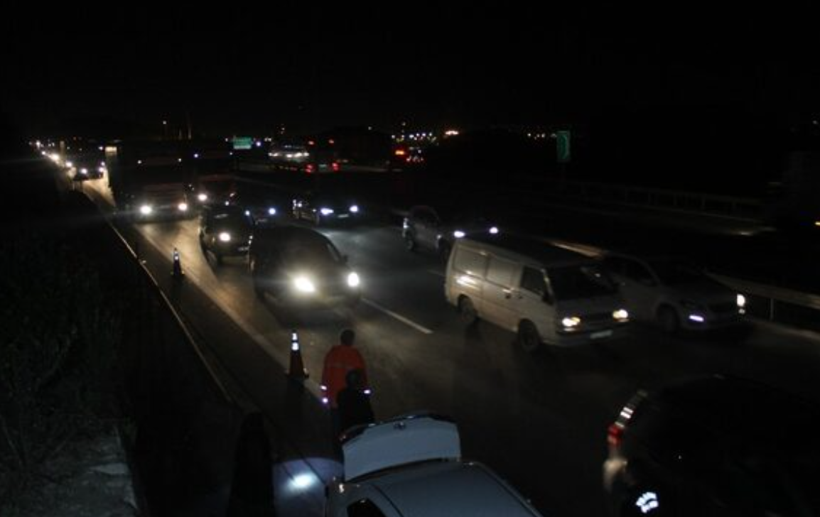 TEM Otoyolu'nda 5 araç birbirine girdi! Kilometrelerce kuyruk oluştu - Resim: 2