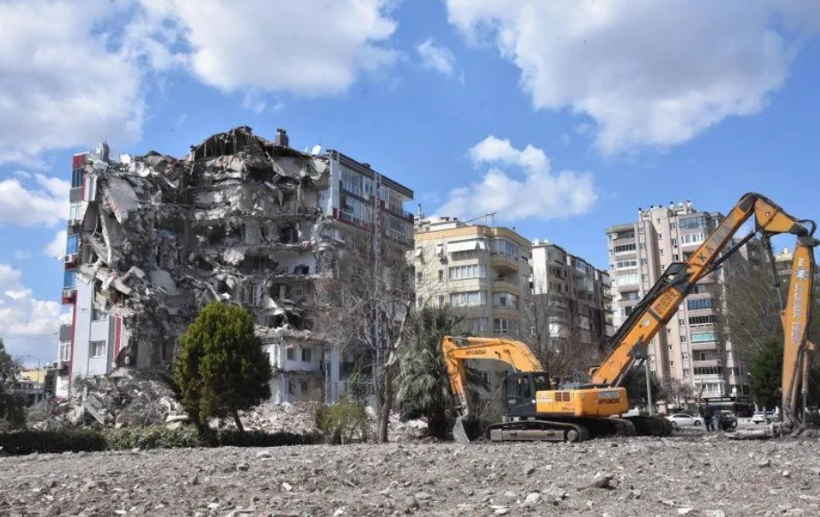 Yuh olsun size! İzmir’de hırsızlar hasarlı evlere dadandı ne var ne yok çalıyorlar - Resim: 2