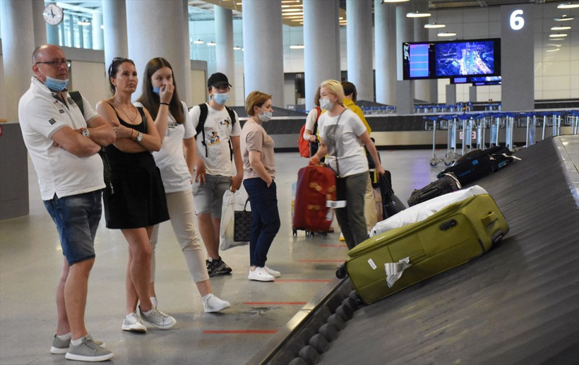 Rusya'dan ilk turist kafilesi Muğla'ya geldi Türk lokumuyla karşılandılar - Resim: 3