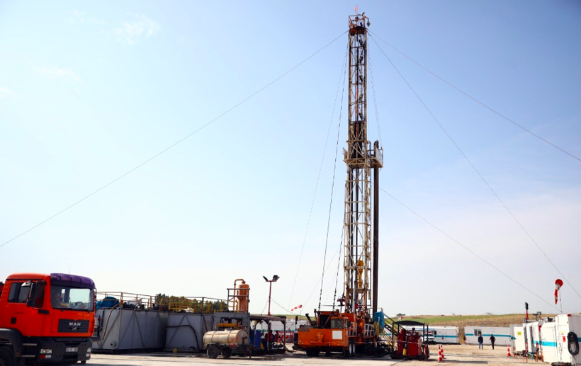 Tarlasında petrol buldu herkes deli dedi! Şimdi hayatı değişti kral diyorlar - Resim: 2