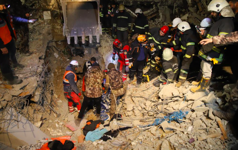 5 gün boyunca idrarını içti, enkaz altında 5 vakit namaz kıldı! 94 saat sonra yürüyerek çıktı - Resim: 3