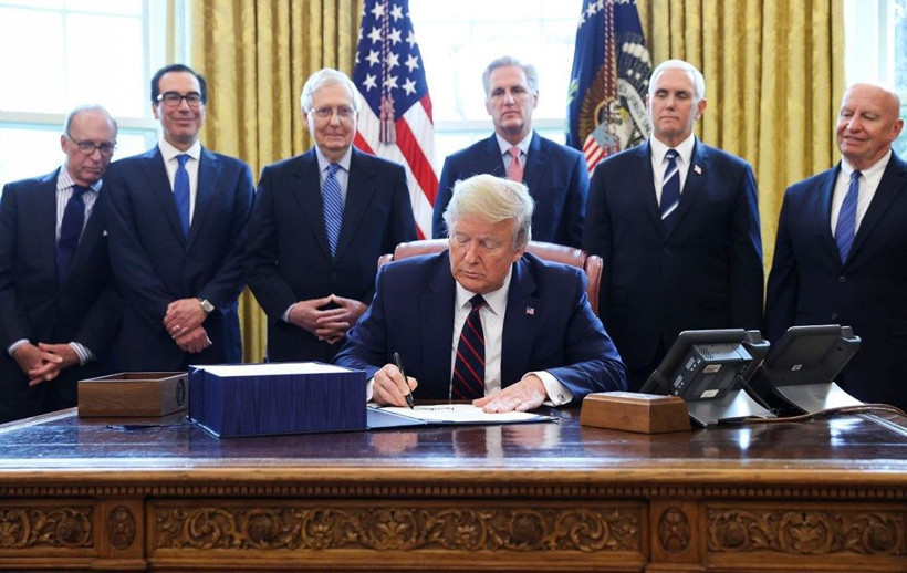 Trump'dan koronavirüs ile mücadelede 100 günde 100 bin solunum cihazı üretme emri - Resim: 2