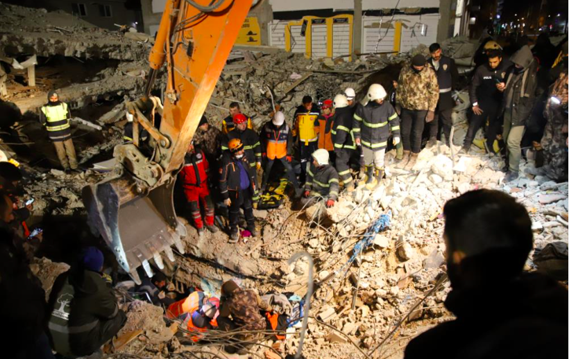 5 gün boyunca idrarını içti, enkaz altında 5 vakit namaz kıldı! 94 saat sonra yürüyerek çıktı - Resim: 2