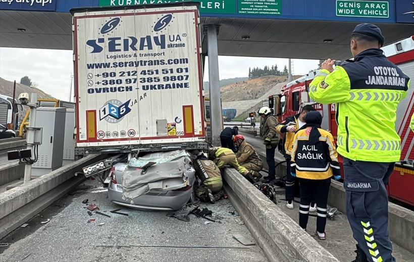Kuzey Marmara Otoyolu'nda otomobil TIR'ın altına girdi! 4 kişi hayatını kaybetti - Resim: 2