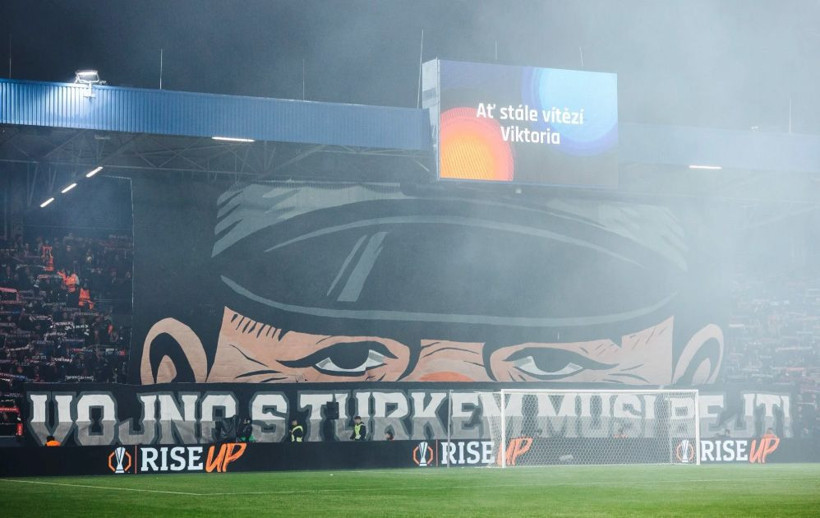 Viktoria Plzen-Fenerbahçe maçında skandal pankart! - Resim: 3