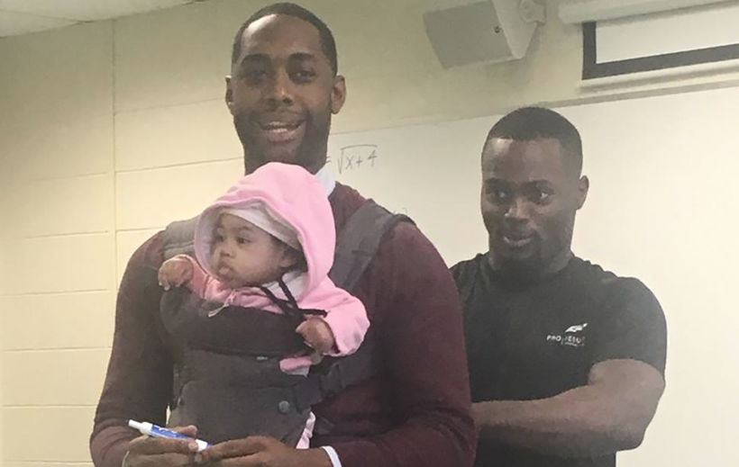 Öğrencisinin bebeğini kucağına alıp ders veren öğretmen olay oldu - Resim: 3