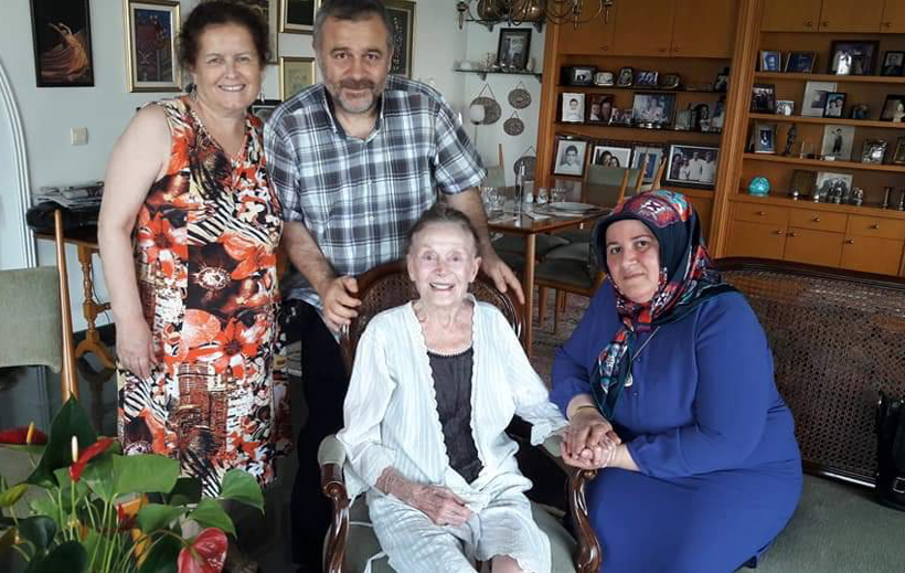 Yıldız Kenter yaşamını yitirdi ölüm sebebi ne? Eşi ve kızı Leyla Kenter kimdir - Resim: 2