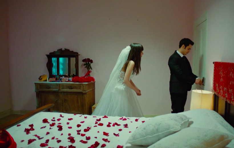 Yasak Elma gerdek gecesi sahnesi olay oldu! Birden soyunmaya başlayınca... - Resim: 4