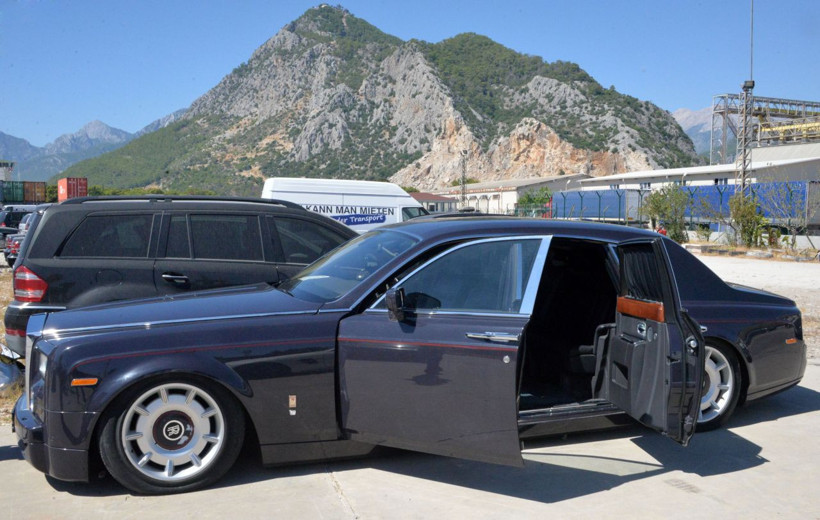 İş adamı lüks otomobilini yüzde 60 indirimle satışa çıkardı alıcı çıkmadı - Resim: 1