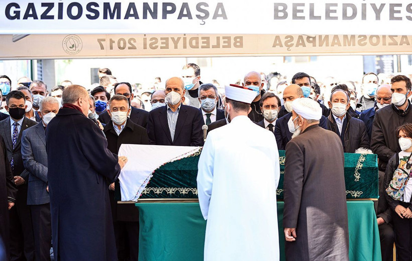 İçişleri Bakanı Soylu'nun annesi Servet Soylu, son yolculuğuna uğurlandı - Resim: 4