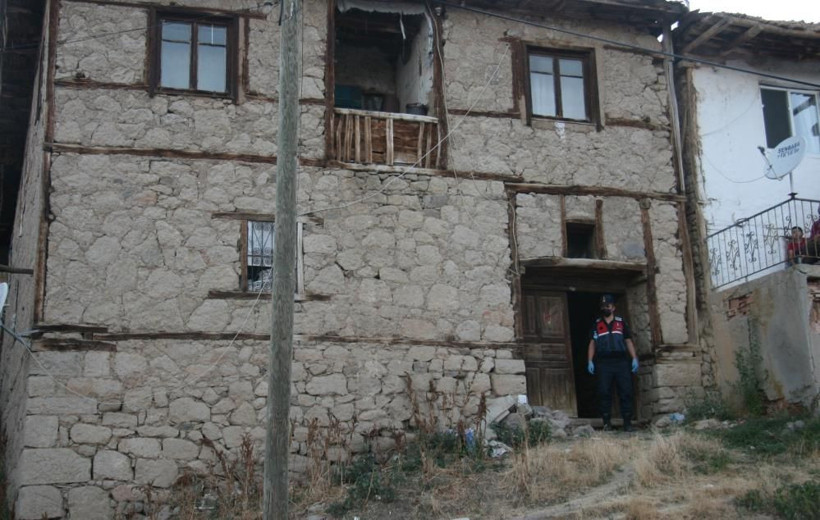 Korkunç olayın adresi Afyonkarahisar! Anne ve oğlu vurulmuş baba asılı halde bulundu - Resim: 2
