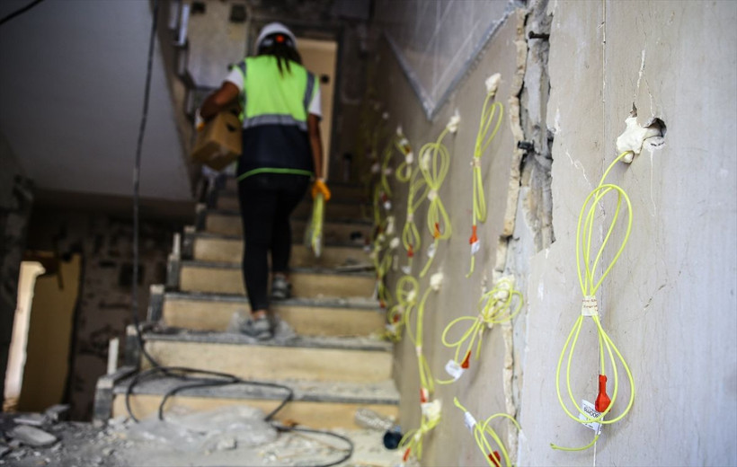 Kahramanmaraş'ta 'bombacı kadın' onlarca binayı patlayıcı döşeyip yıktı - Resim: 1