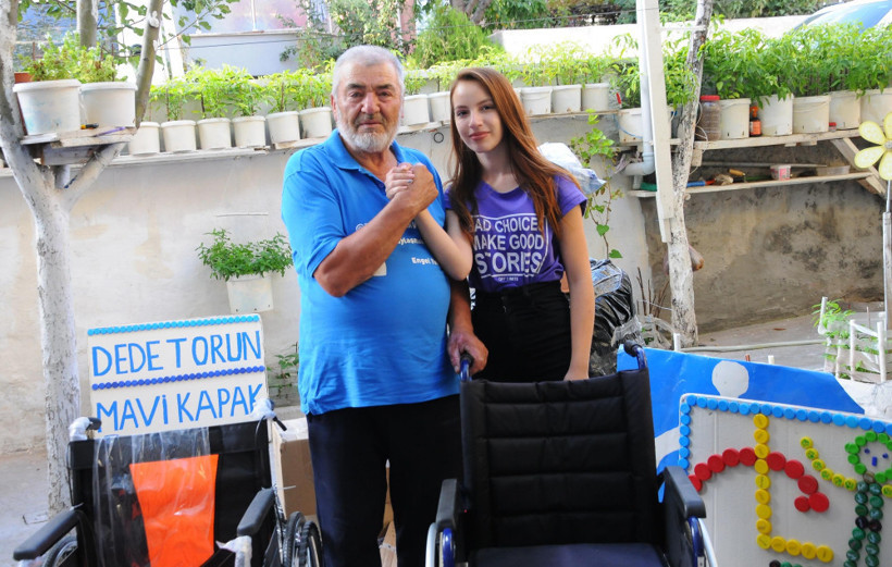 Dede torun 43 ton mavi kapak topladı - Resim: 2