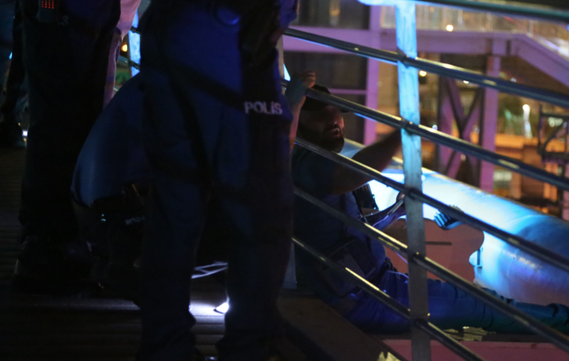 İnternetten tanıştığı kadın evli çıkınca, köprüye çıkıp kendini böyle kesti - Resim: 2