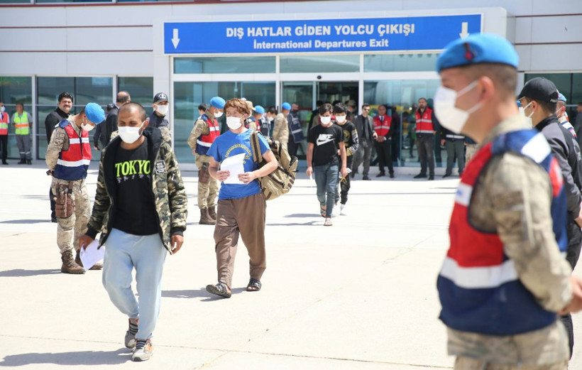 Son dört günde bine yakın düzensiz göçmen ülkelerine gönderildi - Resim: 3