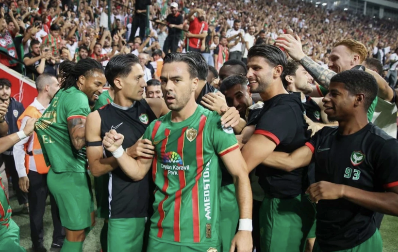 Amedspor tribünlerinde beklenmeyen sahne! Türk bayrakları dalgalandı - Resim: 6