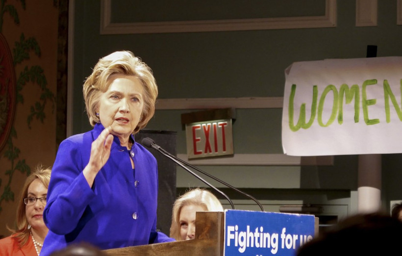 Hillary Clinton'ın mitinginde ilginç an! Yanına yaklaşıp... - Resim: 3