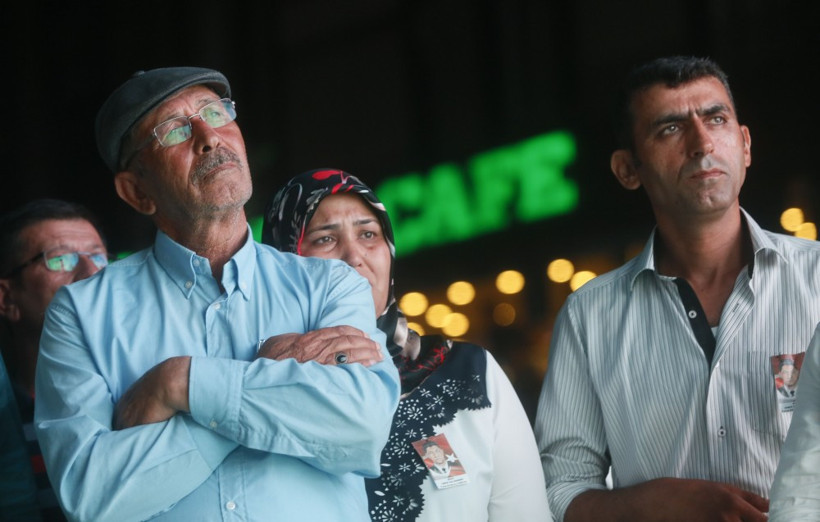 Ömer Halisdemir’in babası vatandaşları ağlattı! - Resim: 1