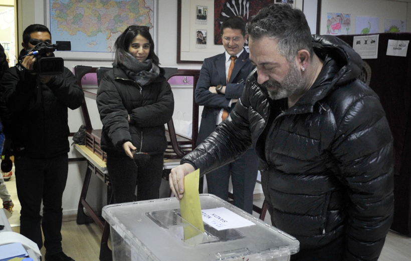 Cem Yılmaz oyunu kullandı, espriyi patlattı - Resim: 3