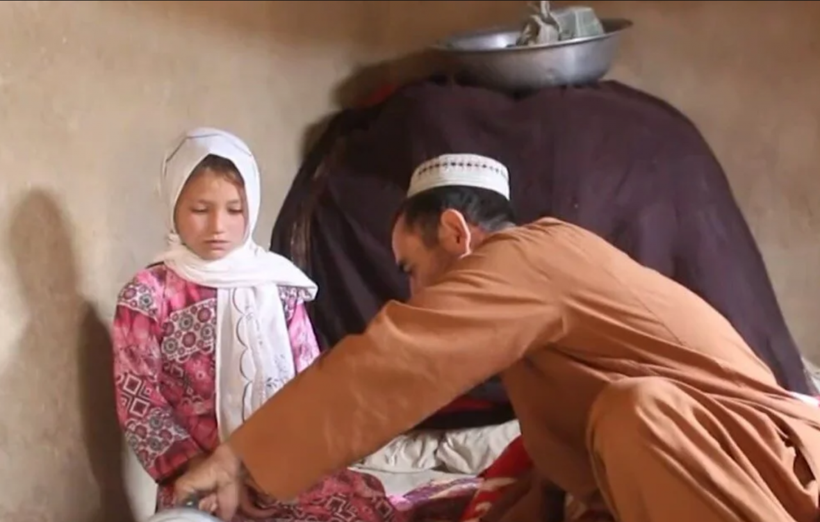 Makyaj yaptı 9 yaşındaki kız 55 yaşındaki adama satıldı! Ödeme koyun ve toprakla - Resim: 4