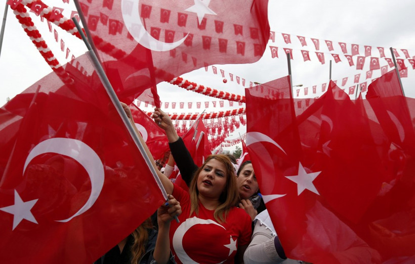 Diyarbakır'da HDP silindi her yer kırmızı beyaz - Resim: 3