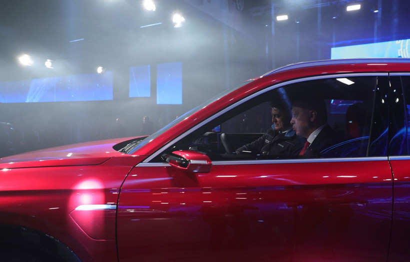 Türkiye'nin yeni otomobili tanıtıldı kırmızı ve beyaz Türk bayrağı renginde - Resim: 4