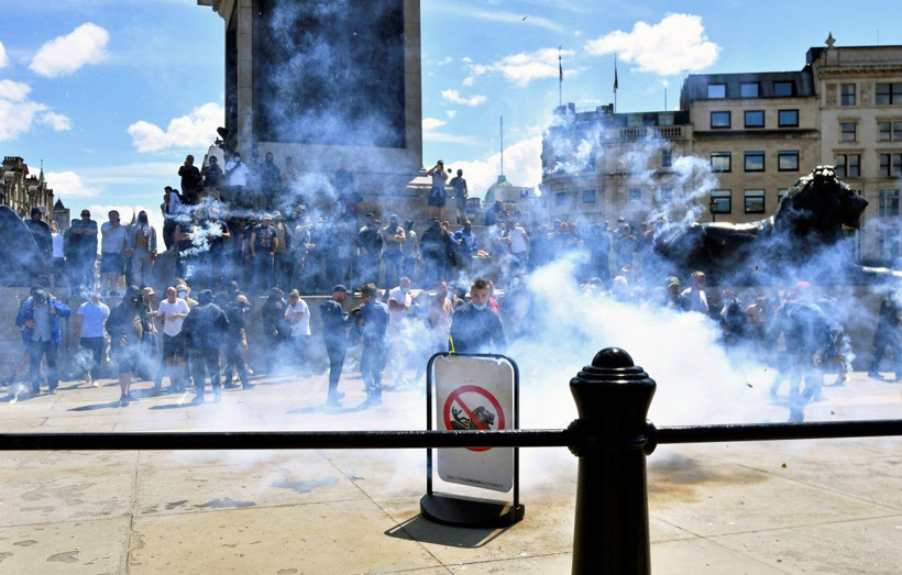 İngiltere'de polisten eylemcilere orantısız şiddet! Dehşete düşüren görüntüler - Resim: 3
