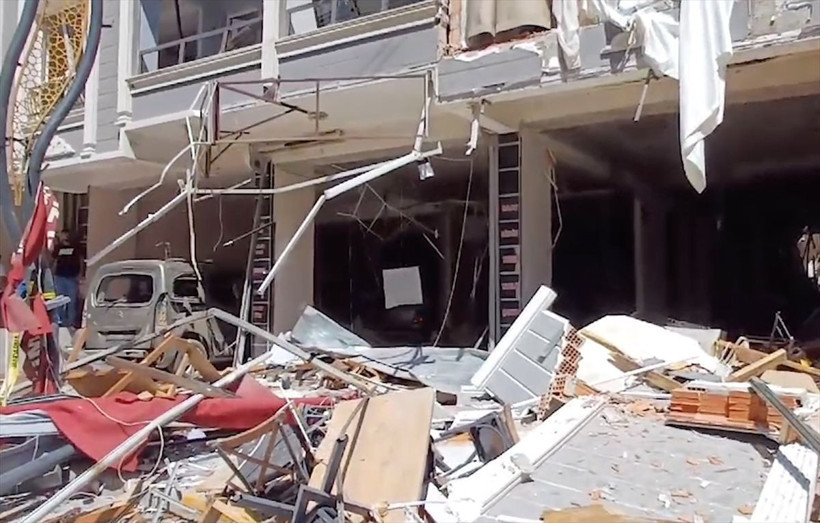 İzmir'de bir restoranda patlama oldu, ortalık savaş alanına döndü! Ölü ve yaralılar var - Resim: 1