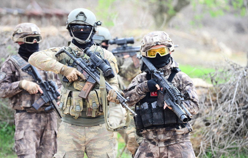 JÖH ve PÖH Afrin'de sahaya indi! İşte o anlar... - Resim: 1