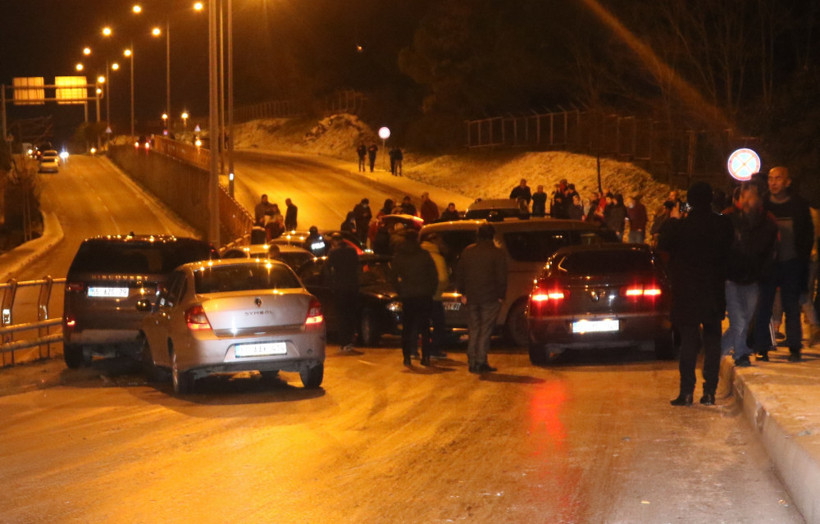 14 araç birbirine girdi kazayı gören telefona sarıldı - Resim: 3