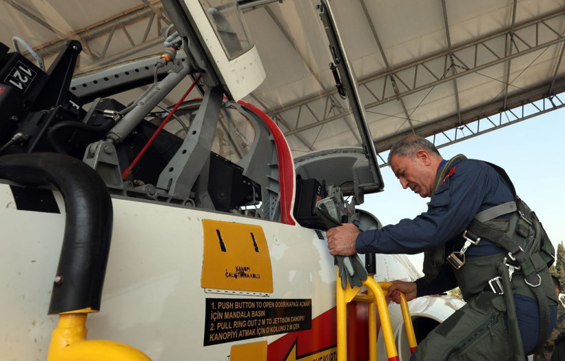 Bakan Hulusi Akar pilot koltuğuna geçip Ege semalarında uçtu Yunanlar çıldıracak - Resim: 4