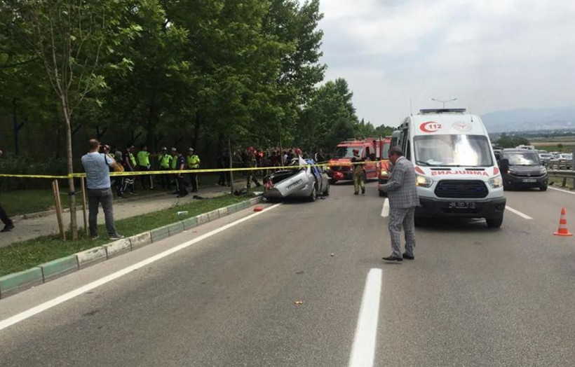 Beton mikseri, aracın üzerine devrildi: 4 ölü - Resim: 1
