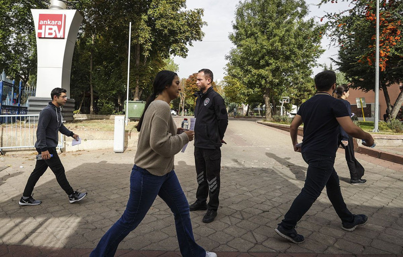 2022-KPSS Öğretmenlik Alan Bilgisi Testi sınavı başladı! Bildik manzaralar... - Resim: 1