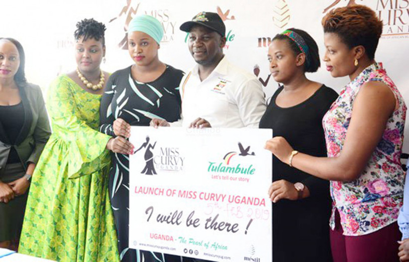 Uganda’da seksi ve kıvrımlı kadın rezaleti Turizm Bakanı değil sanki fuhuş bakanı - Resim: 1