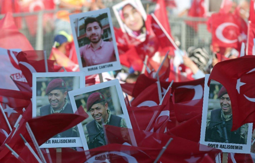 Ünlülerden 15 Temmuz mesajları! Acun Ilıcalı Demet Akalın ve birçok isim hain geceyi unutmadı - Resim: 1