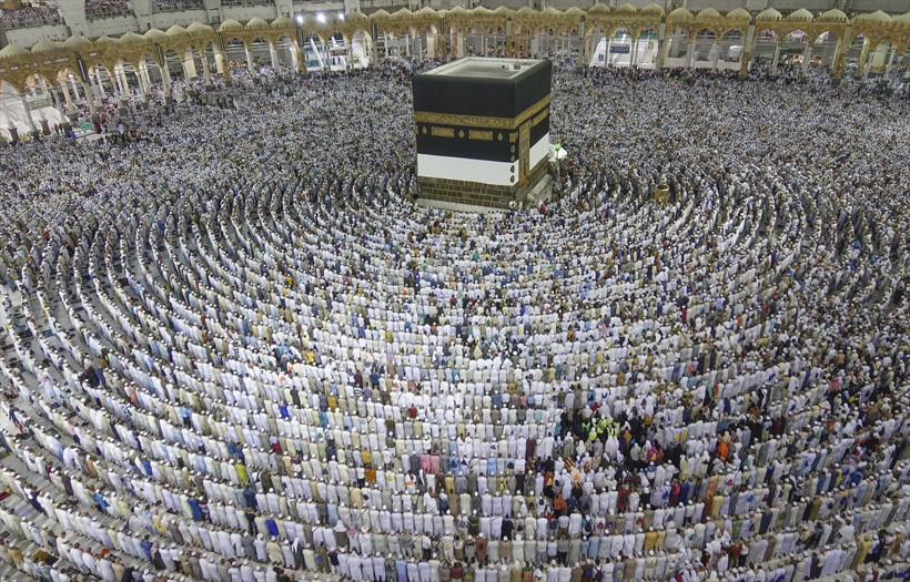 Hacı adayları kutsal topraklarda Kabe çevresinde ibadet için yarışıyorlar - Resim: 4