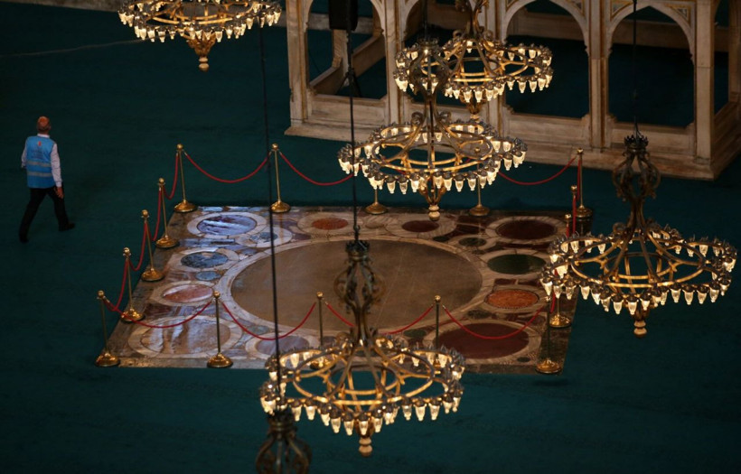 Ayasofya'da imparatorların tac giyme alanına halı serilmedi - Resim: 3