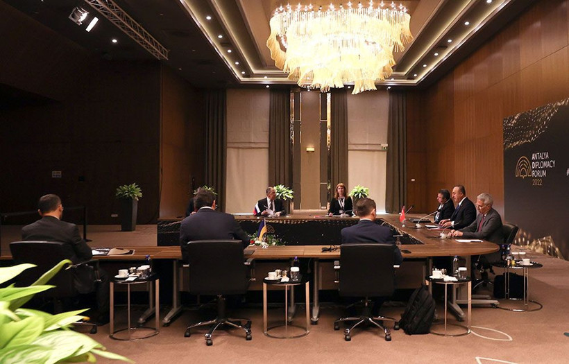 Rusya Ukrayna zirvesi zor geçti bakanların yüz ifadeleri, bileklik ve tespih olay - Resim: 2