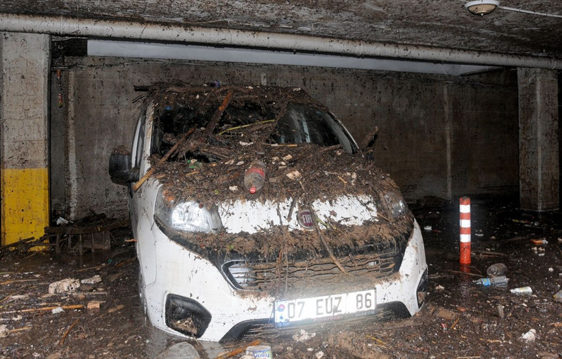 Antalya Kumluca'daki sel felaketi! Araçlar çamura battı görüntülere bakın - Resim: 4