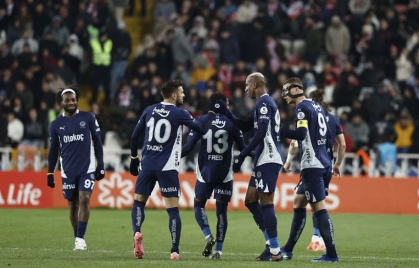 Fenerbahçe'de Mourinho operasyonu: 8 isimle yollar ayrılıyor - Resim: 1