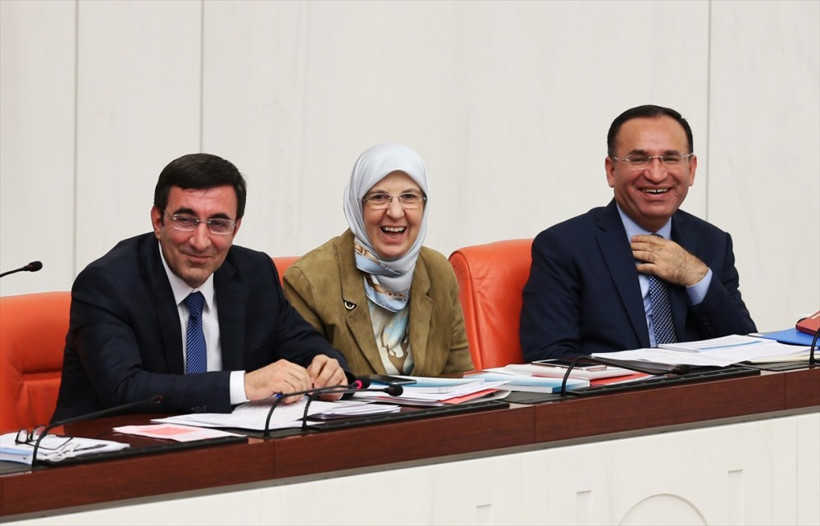 TBMM'de Bakanların eğlenceli anları! - Resim: 2