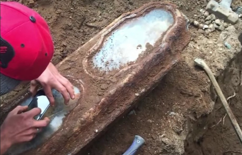 Yüzyıl önce böyle konuldu mucize bebeğin mezarı hala bozulmadı! - Resim: 2