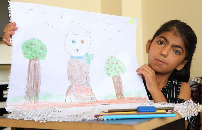 Van'da bir gözü mavi diğer gözü siyah olan Nurcan çizimleriyle şaşırtıyor - Resim: 1