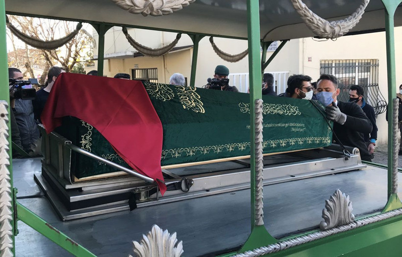 Maltepe'deki vahşet! Öğretim üyesi Aylin Sözer gözyaşları içinde uğurlandı - Resim: 1