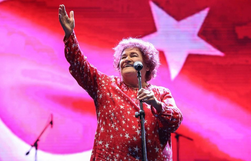 Selda Bağcan'dan 29 Ekim Cumhuriyet Bayramı jesti - Resim: 1