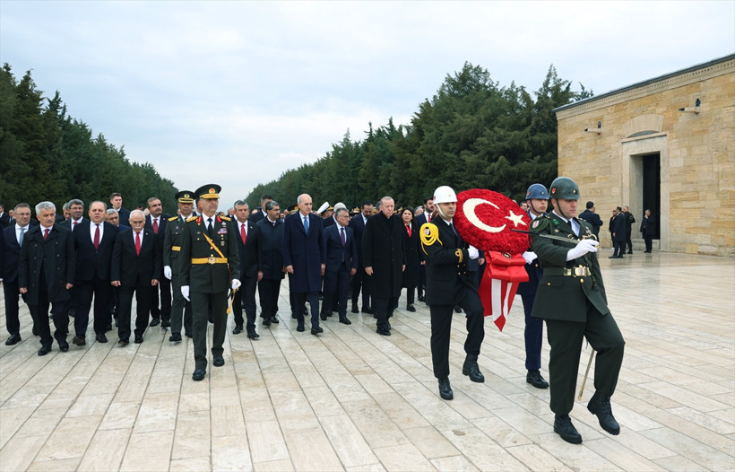 Cumhurbaşkanı Erdoğan Anıtkabir özel defterini imzaladı! Dikkat çeken Türkiye yüzyılı mesajı - Resim: 9