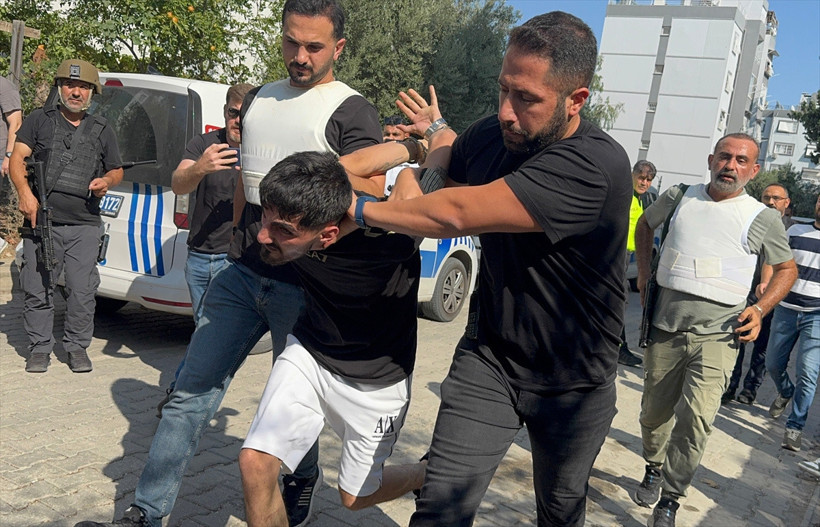 Adana'da hareketli dakikalar! Polise el bombasıyla direndi - Resim: 1