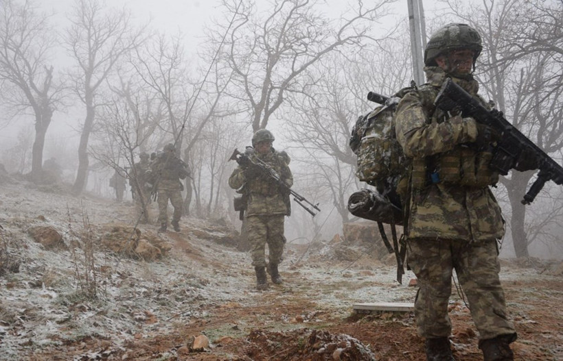 Komandolar karla kaplı dağlarda PKK operasyonunda - Resim: 3