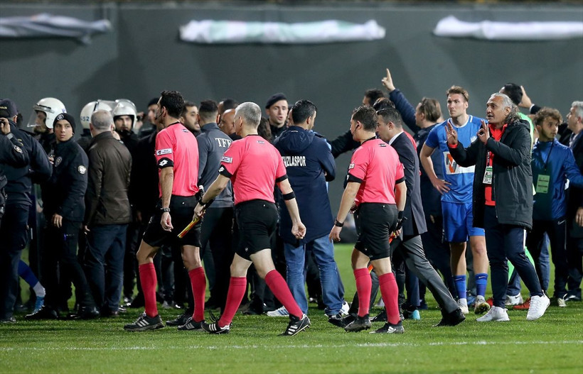 Tuzlaspor Galatasaray maçının ardından saha karıştı - Resim: 2