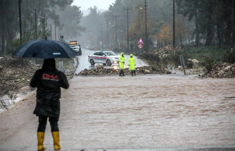 Çok kuvvetli geliyor Meteoroloji kırmızı kod verdi! Çok tehlikeli hayatı kabusa çevirecek: İstanbul Ankara Antalya İzmir - Resim: 4